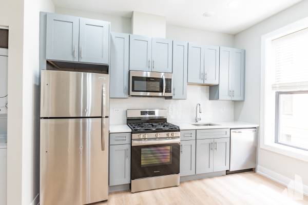$2,495 / 1br - Lincoln Park GEM!64041645415809122