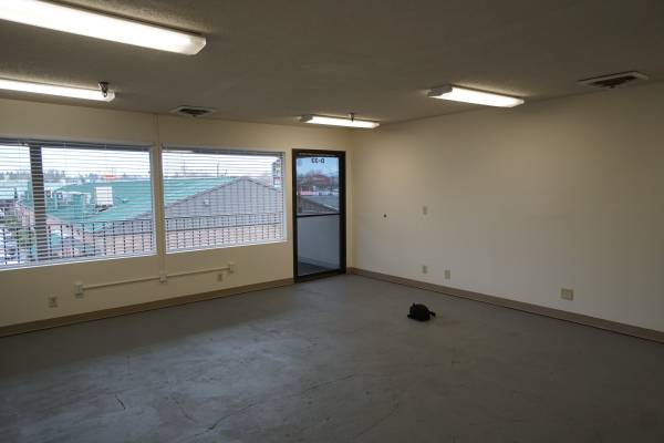 $529 / 705ft2 - Affordable Retail Space on Andresen (Vancouver)63831534369793120