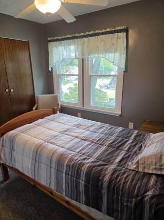 $700 / 5br - 100ft2 - Clean and quiet room (Wyoming)63985938456194123