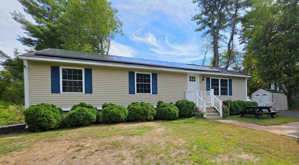 $399,000 / 3br - 1152ft2 - Updated 3BR Raised Ranch w/ Solar, Spacious Yard & Great Location (Shirley)63825126432385121