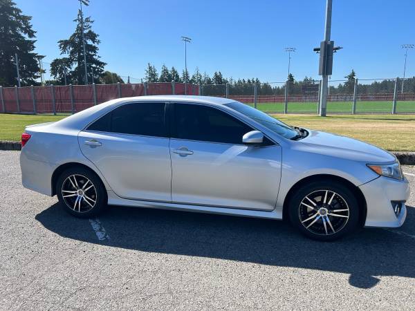 Sedán Toyota Camry SE 2014 - $8,500 (Lakewood)63623417808257122