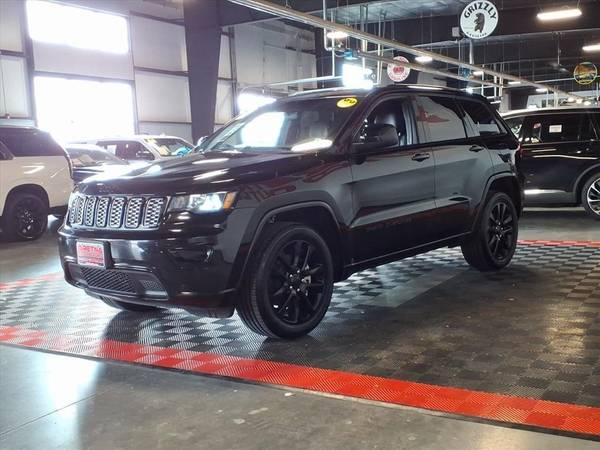 2021 Jeep Grand Cherokee Laredo photo 3