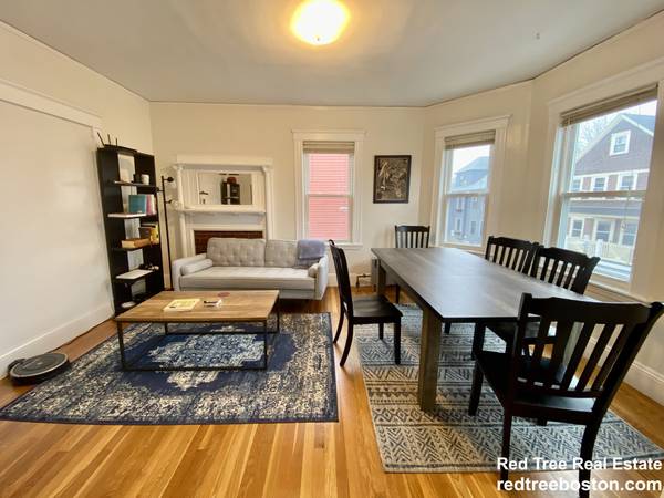 $3,650 / 3br - Cozy 3 bed in Jamaica Plain w/ 2 parking spots available!! (Jamaica Plain)63802072743811120