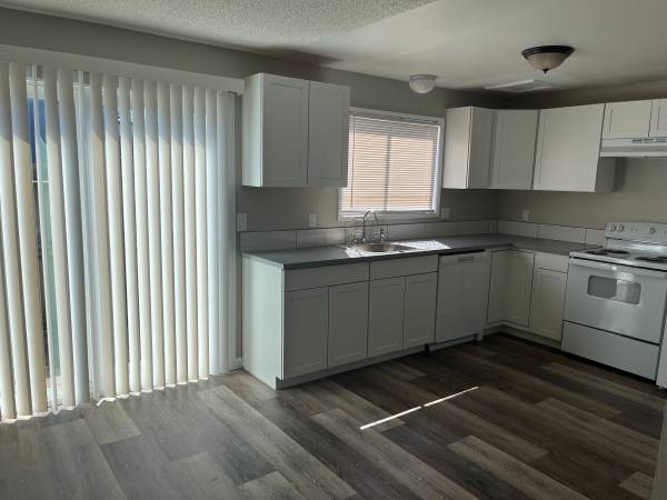 $1,395 / 2br - Beautiful Remodeled Lebanon Townhome - Pet Friendly - Light and Bright63851667636611121