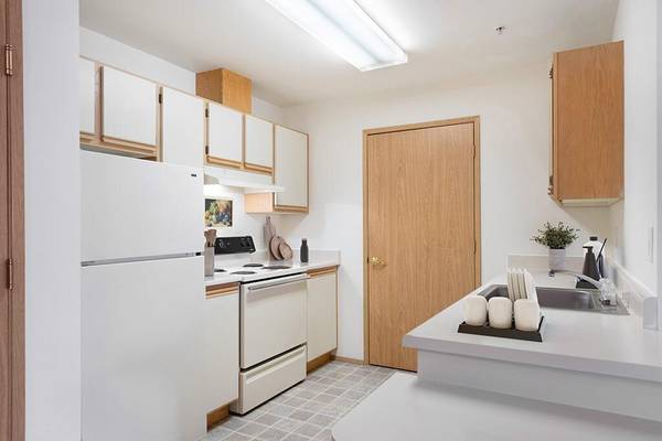 $1,313 / 1br - 555ft2 - Utilities included, Abundant windows for added light Featured amenity (Olympia)63850637788419121