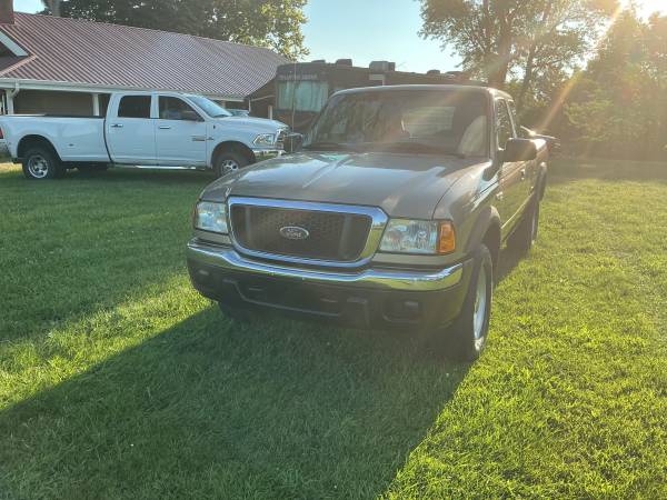 2005 ford ranger xlt, 4 wheel drive excellent shape - $9,750 (Vevay)63470600238339121
