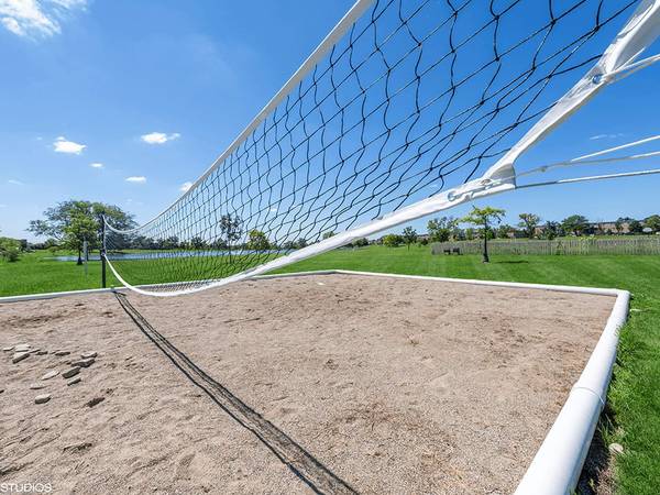 $1,069 / 400ft2 - Out with the old, in with the new.. and a stunning view (Near countless Restaurants!)63974325695746124