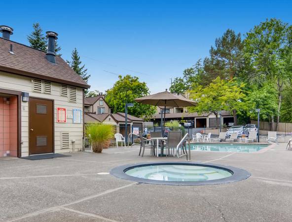 $1,550 / 1br - On-Site Bark Park - Fireplace + Near Both Ski Slopes and the Beach (Beaverton)64039223643779124