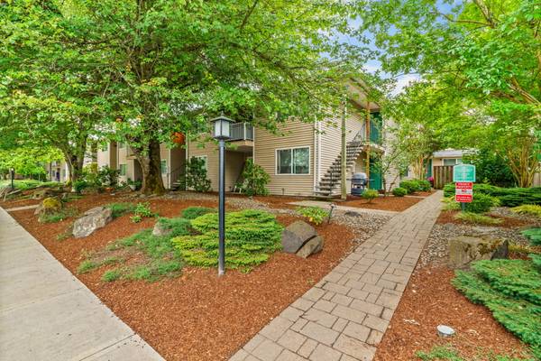 $575 / 140ft2 - Renovated "Studio-ized" Quad Apartment (Albany, OR)63624859739265122