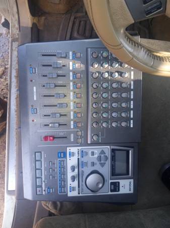 New line looper and Tascam portable studio - $350 (Mt Vernon)63471311260673122