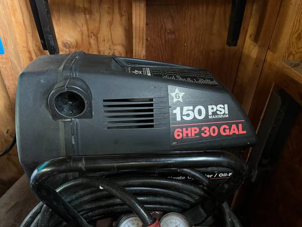 Stand up Craftsman Air Compressor 1