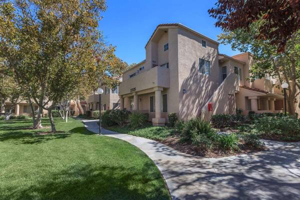 $2,419 / 2br - 822ft2 - Washer/Dryer In-Unit, Located in Santa Clarita, 2 bedroom (Santa Clarita)63818727404035123