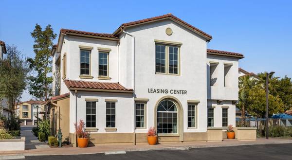 $3,008 / 1 hab - 767 pies² - Pisos de madera dura, puertas de privacidad con acceso remoto, 1 dormitorio (12257 Heritage Springs Dr, Santa Fe Springs, CA)63659917818241122