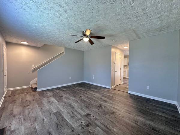 $1,918 / 4br - 1860ft2 - FOUR Bedroom Trilevel Townhouse coming 11/21/2025! (Jefferson City)63815695414531121