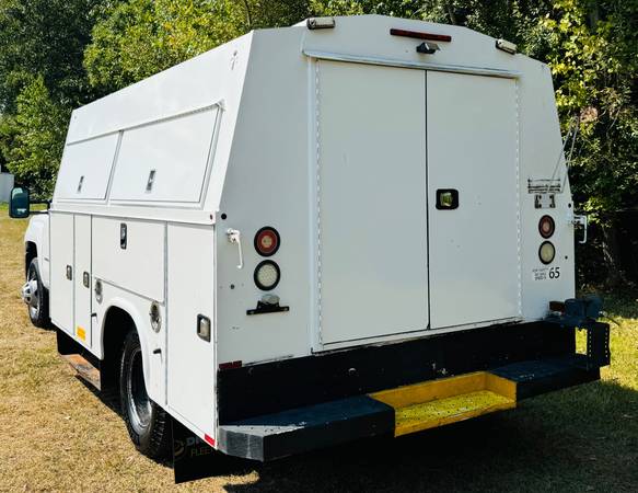 2015 Chevy 3500 Dually w/ 11' Enclosed Utility Body RWD*** - $19,900 (Westport)63478011656963124