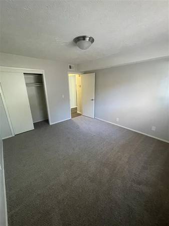 $893 / 1br - 600ft2 - Remodeled 1BR w/ Great Amenities – Pool, Dog Park, Laundry (10905 North Mill Court, Omaha, NE)64021007469185123
