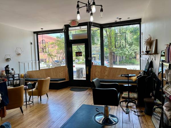 $1,400 / 1200ft2 - Prime Retail Location in the Heart of  Turners Falls (Turners Falls)64017048316801124