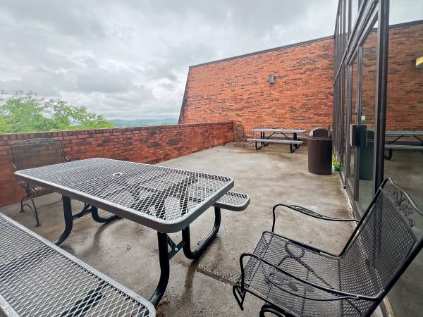 $1,840 Daily Grind Made Easy – Brentwood Offices (Brentwood)63904696082690123