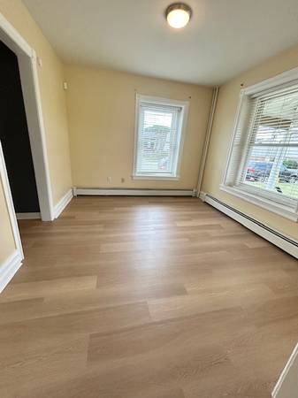 $1,495 / 1br - Un dormitorio + despacho/oficina: con lavandería, precio especial (Whitehall)64010163073409123