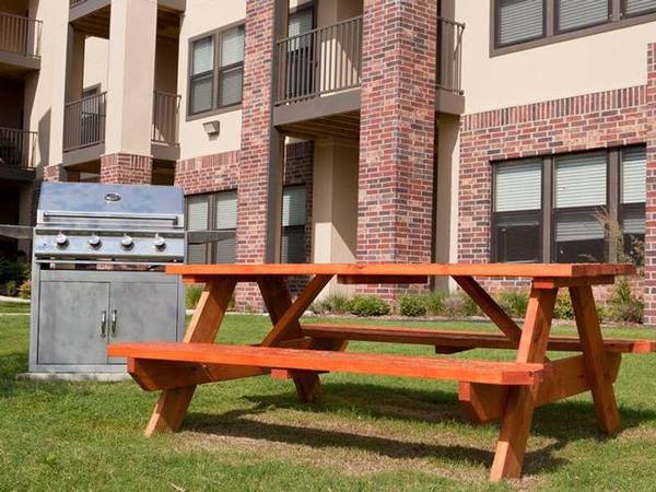 $1,370 / 2br - 1072ft2 - Energy Efficient Flat Roof, Wood burning fireplaces with custom mantle (Broken Arrow)63806171501825124