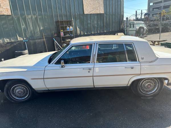 Cadillac Fleetwood Brougham 1986 - $6000 (Seattle)63472381462657122