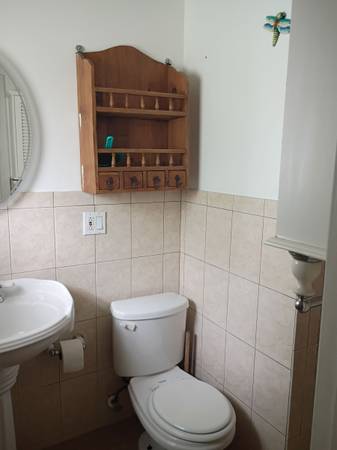$900 / 3br - . master bedroom and bathroom for rent (Sebastian)63799881274881122