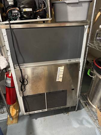 Free ice machine for scrap or parts 1