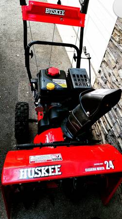 Huskee Snow Blower with electric start like new 1