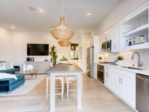 $3,723 / 3br - 1357ft2 - Expansive Windows, Large Swimming Pool & Spa, Fire Pit Lounge63841345570561123
