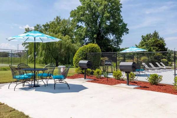 $1,080 / 2br - 920ft2 - We have the perfect 2 bed 2 bath for you and your pets! Tour today! (Huntsville - Across from Post Office)63801834538755123