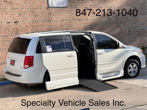 Furgón Dodge Grand Caravan 2013 accesible para sillas de ruedas - $27,500 (Skokie)63619111993089122