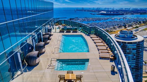 $3,563 / 1br - 830ft2 - Una Visita Obligatoria - Para Creerlo. Vistas Impresionantes, Servicios Asombrosos. (Downtown Long Beach)63829302978945121