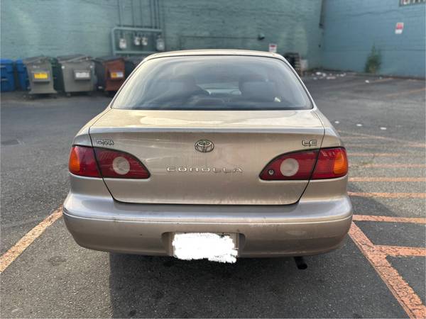 2001 Toyota Corolla LE - $2,100 (Seattle)63617379426051123