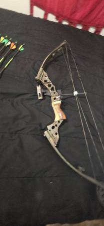 Matthews compund bow. With extras 1