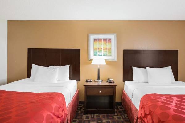 $1,399 / 2br - Piscina/ jacuzzi de Sky Tree, minibar y microondas con desayuno gratuito (8175 E Skelly Dr, Tulsa, OK)63982125758466123