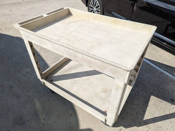 4x2x3 Wheeled Cart Rubbermaid 2tier shelves plastic resin utility cart 1