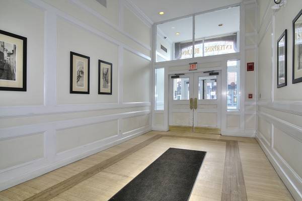 $450 / 170ft2 - Downtown -  Large One Person Office Space - Available now (Lowell)63611896534145124