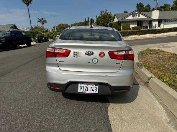 2014 Kia Rio 139k millas 4 cilindros - $3,000 (Diamond bar)63623804428929123