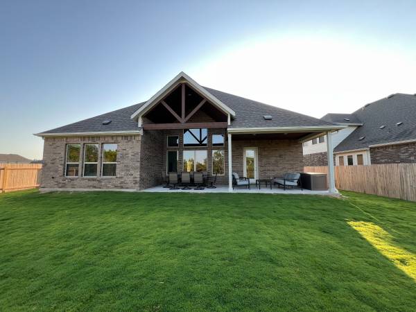 $899 / 4br - 2600ft2 - Share 2600 SF house bordering river valley (Georgetown)64024342807555121