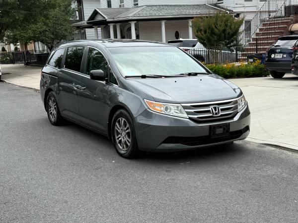 2011 Honda Odyssey EX-L 8 pasajeros funciona excelente minivan cargado - $5500 (Brooklyn)63618003650179122