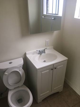 $2,195 / 2br - 2 Bedroom in Valley Village (Valley Village)63876593559425124