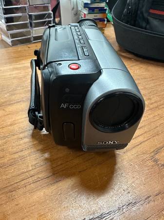 SONY ビデオカメラ　CCD-TRV11 8㎜　おまけ付き Sony camcorder CCD-TRV11 8 Mm video recorder - photo/video