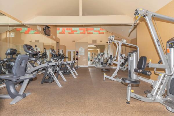 $3,789 / 2br - 1117ft2 - Cable Ready, Five Tennis Courts, Business Center (22219 Summit Vue Lane, Woodland Hills, CA)63893107890947120