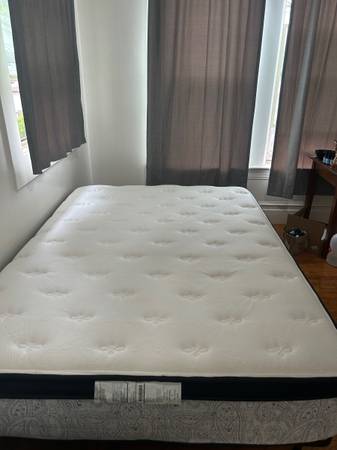 Kingsdown Queen size Mattress 1