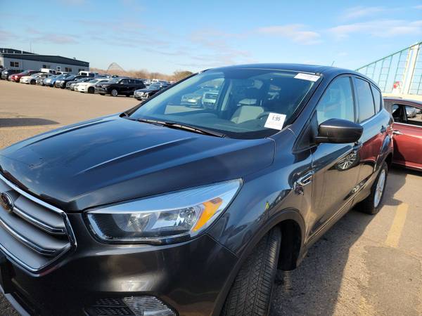 2017 Ford Escape SE Cross Over SUV 2.0 4cyl 4x4 FINANCING OPTIONS! 1