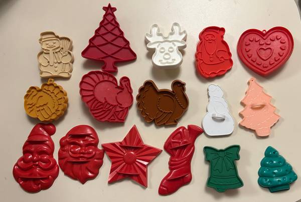 Lot of 16 - Vintage Plastic Hallmark and Tupperware and Other Christma 1