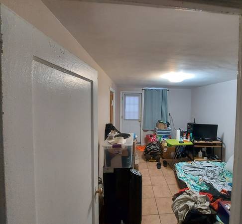 Private room with private entrance 1