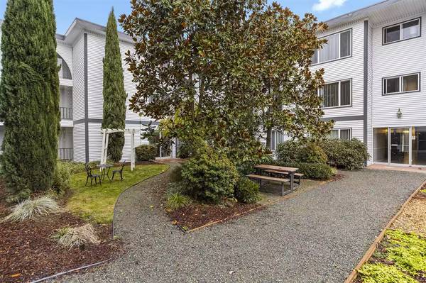 $2,250 / 2br - 1000ft2 - Your search stops here! Exquisite views can be yours! 2 bed / 1 bath (Bellevue)63929303329667124