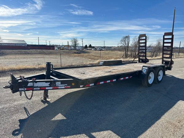 2016 Towmaster Equipment Trailer 1