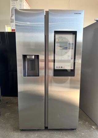 Samsung Refrigerator with Touch Screen Family Hub - $1,300 (Wenatchee)63441524242947120